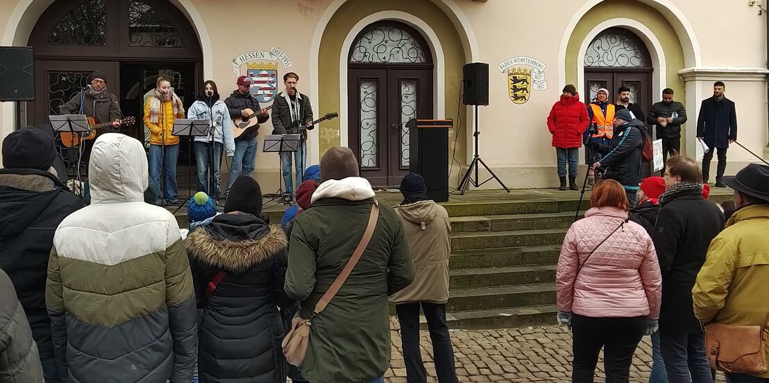 Kundgebung vor dem Rathaus